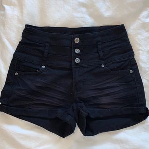 BLACK HIGHWAISTED JEAN SHORTS 2”